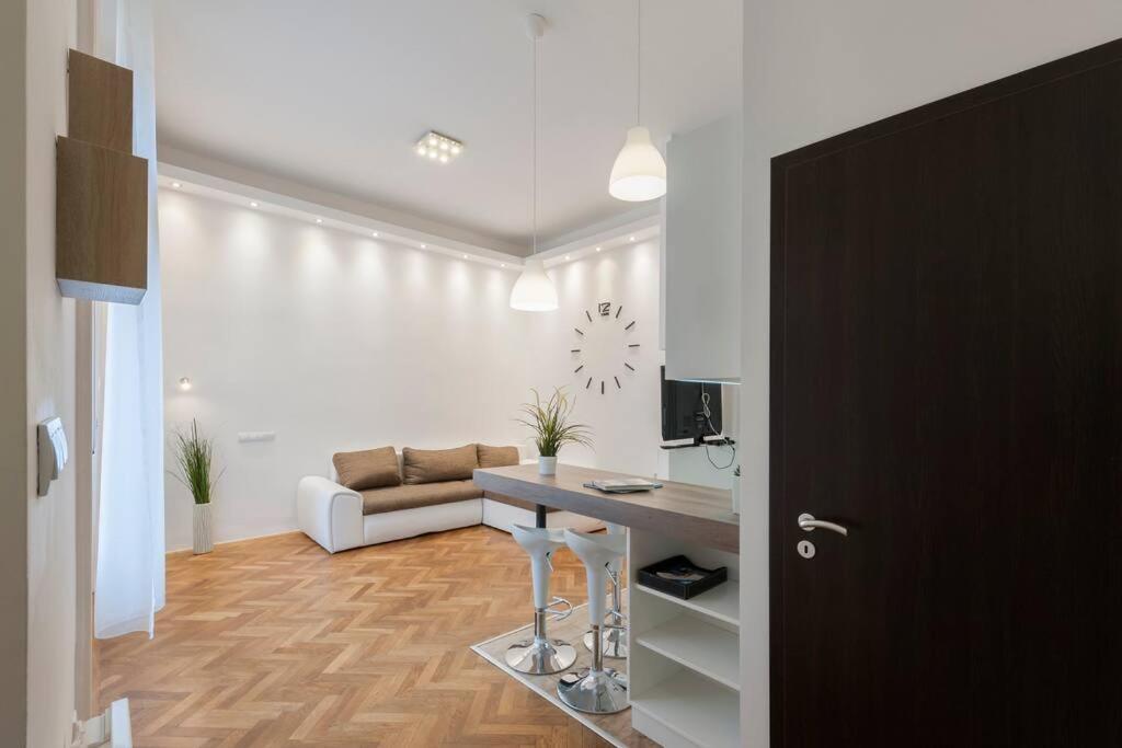 Szent Istvan Ter 4 Next To Basilica A 1 Bedroom Budapest Exterior foto