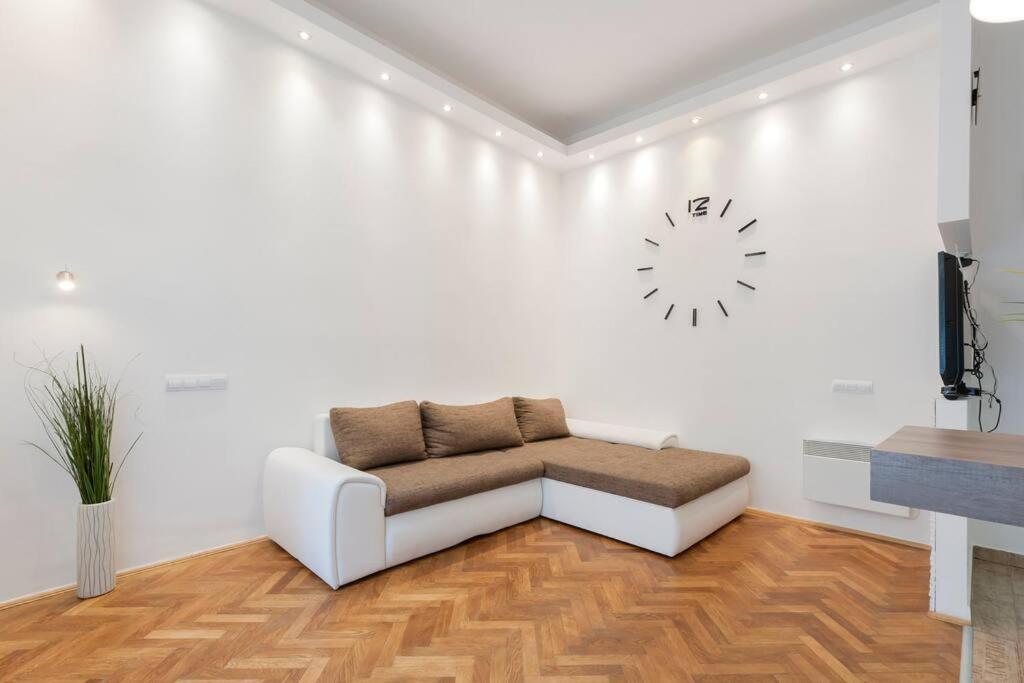 Szent Istvan Ter 4 Next To Basilica A 1 Bedroom Budapest Exterior foto