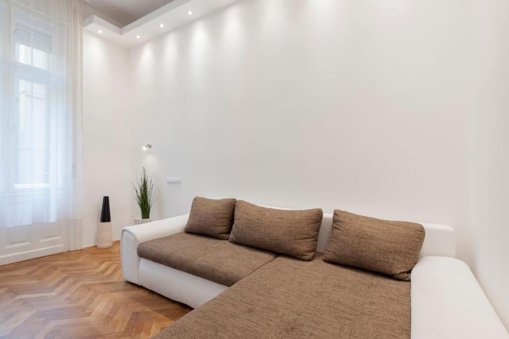 Szent Istvan Ter 4 Next To Basilica A 1 Bedroom Budapest Exterior foto